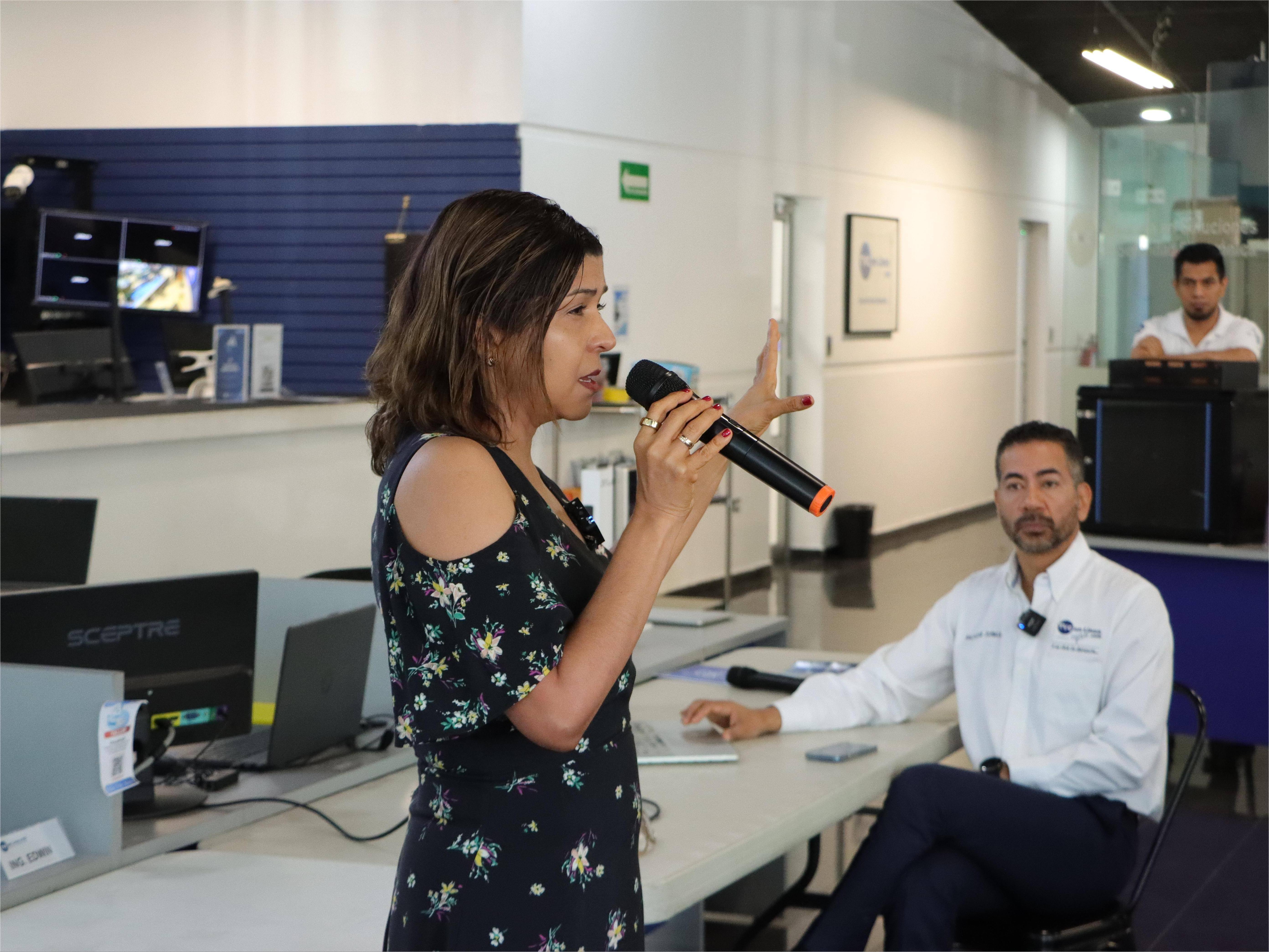 Presentación de Nancy Ruiz como Directora General, en sucursal Monterrey Sur